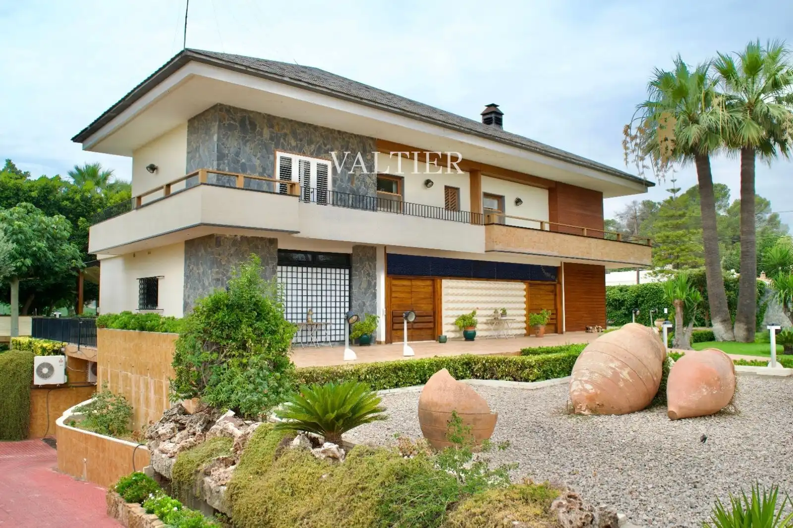 Vista exterior de Casa o xalet en venda en L'Eliana amb Aire condicionat i Piscina