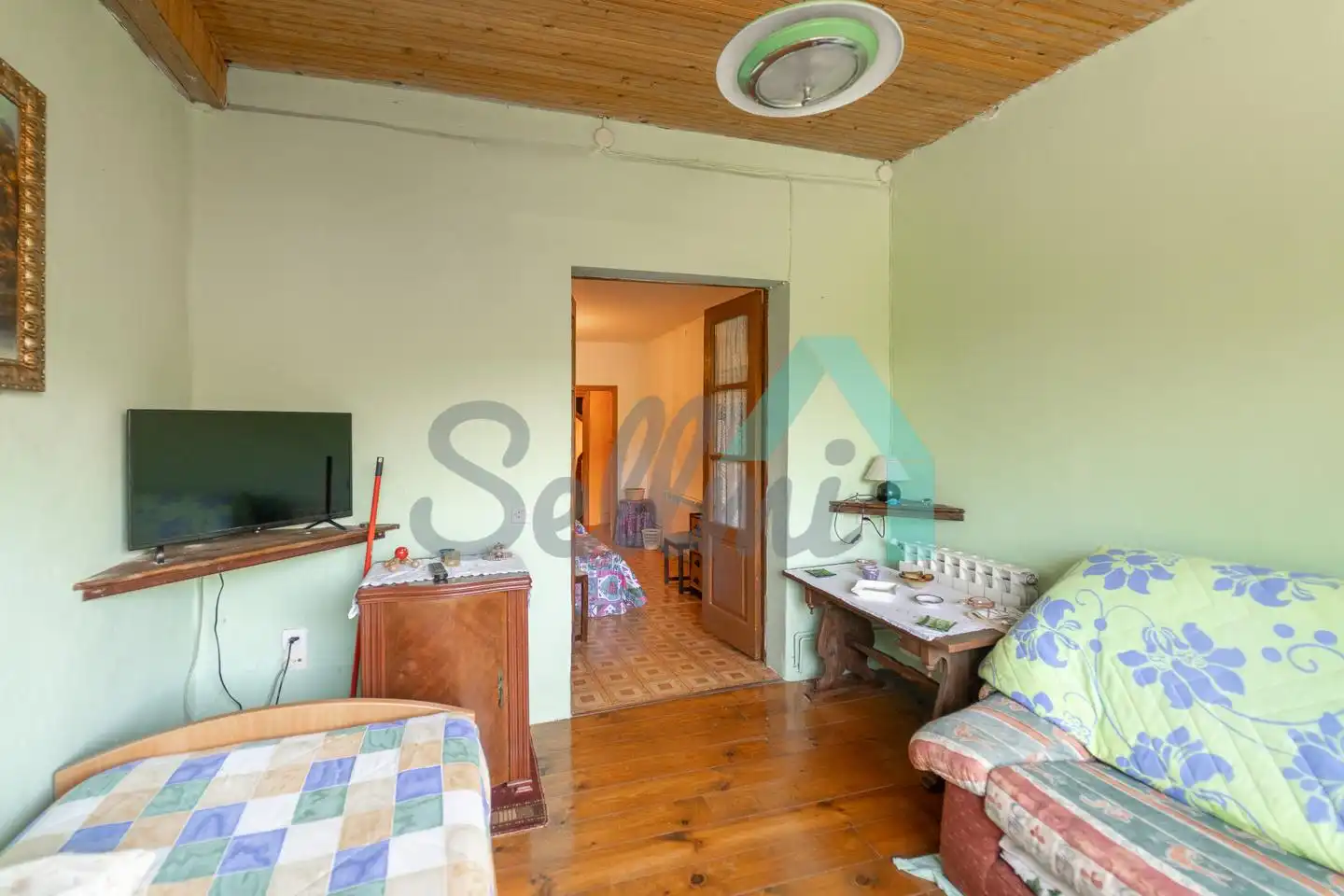 Wohnzimmer von Einfamilien-Reihenhaus zum Verkauf in Onís mit Heizung, Abstellraum und Balkon