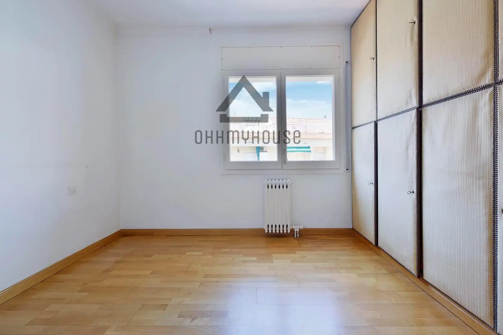 Dormitori de Apartament en venda en Barcelona amb Calefacció, Parquet i Terrassa