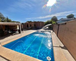 Piscina de Casa o xalet en venda en Montequinto amb Aire condicionat