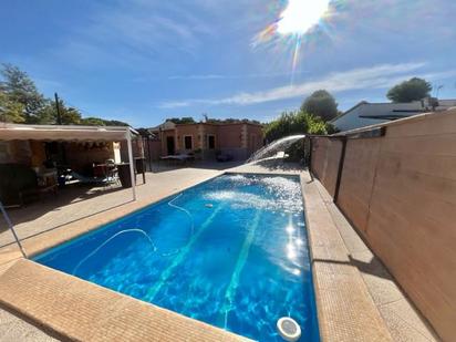 Piscina de Casa o xalet en venda en Montequinto amb Aire condicionat