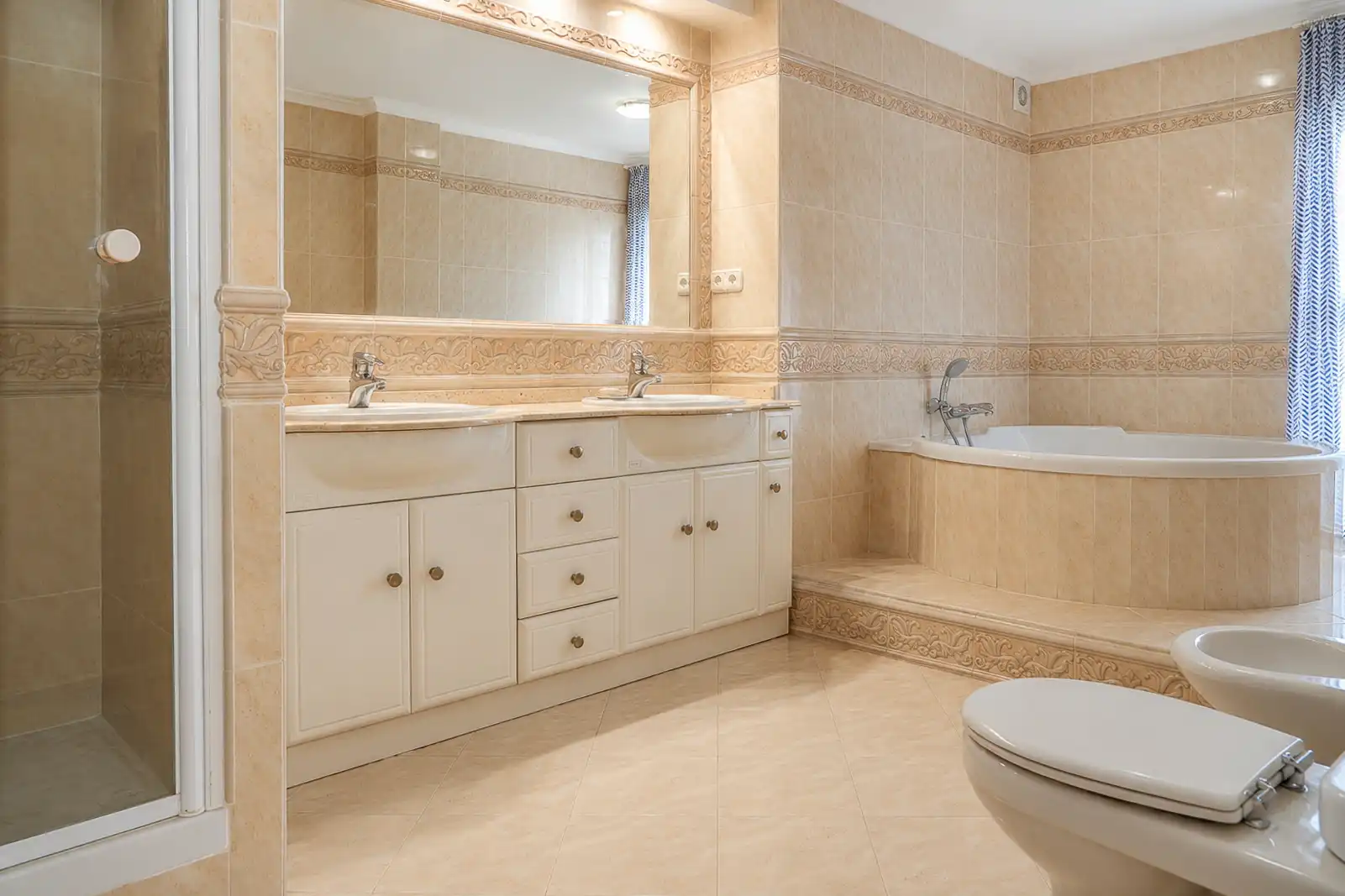 Bathroom of Detached homes for sale in Benalmádena  with Air Conditioner, Private garden and Terrace