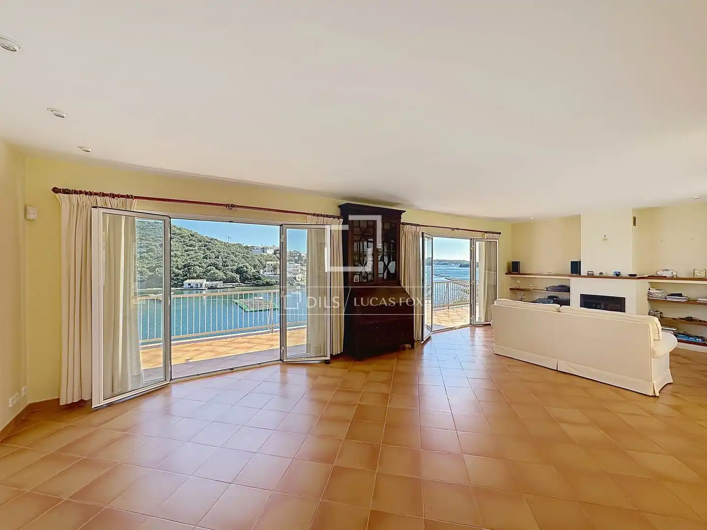 Sala d'estar de Casa o xalet en venda en Maó - Mahón amb Aire condicionat, Jardí privat i Terrassa