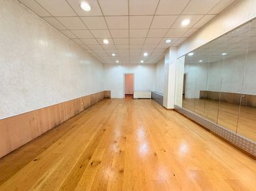 Business premises to rent in Nord