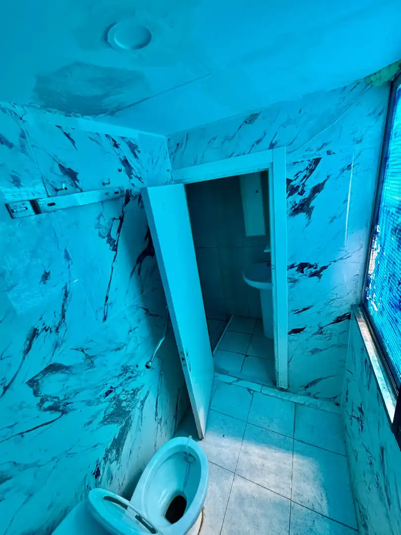 Badezimmer von Wohnung zum Verkauf in Girona mit Balkon und Alarm