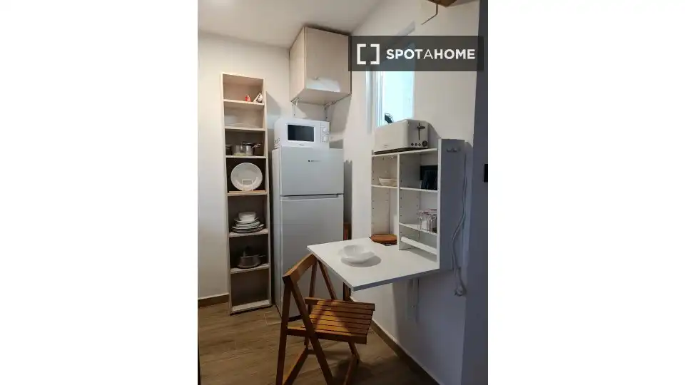 Cocina de Estudio para compartir en Málaga con Aire acondicionado, Calefacción y Terraza