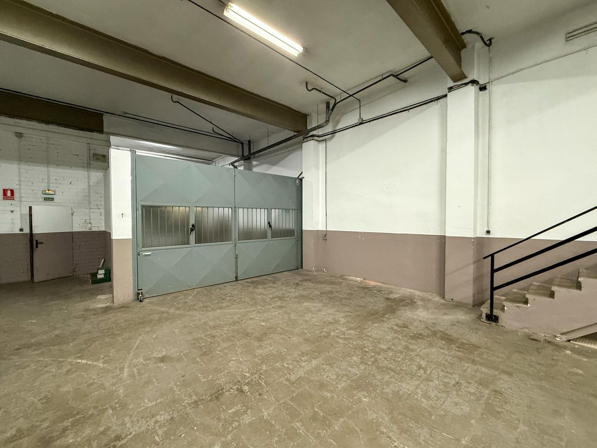 Nau industrial de lloguer a Eixample, Centre - Sant Oleguer