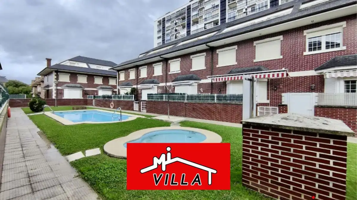 Vista exterior de Casa o chalet en venta en Laredo con Calefacción y Amueblado