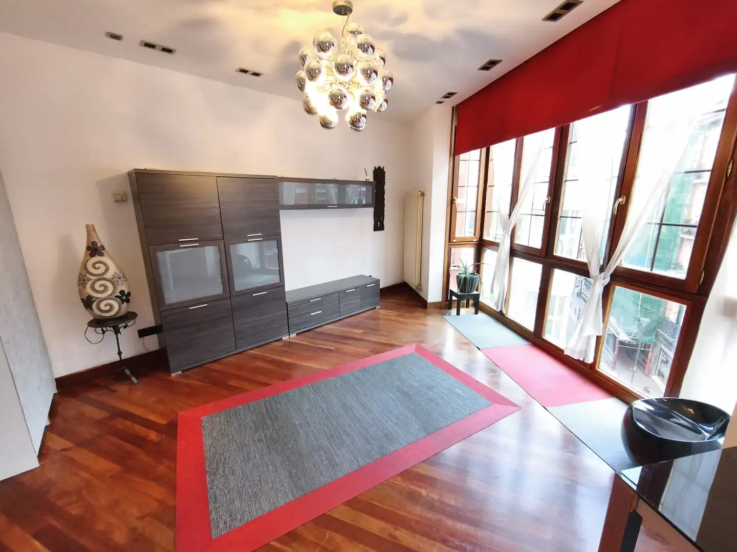 Sala d'estar de Pis en venda en Bilbao  amb Calefacció, Parquet i Traster