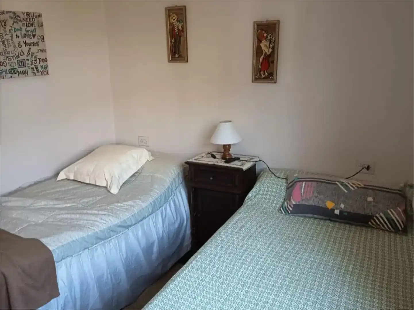 Dormitori de Casa adosada en venda en Leiro amb Jardí privat, Traster i Moblat
