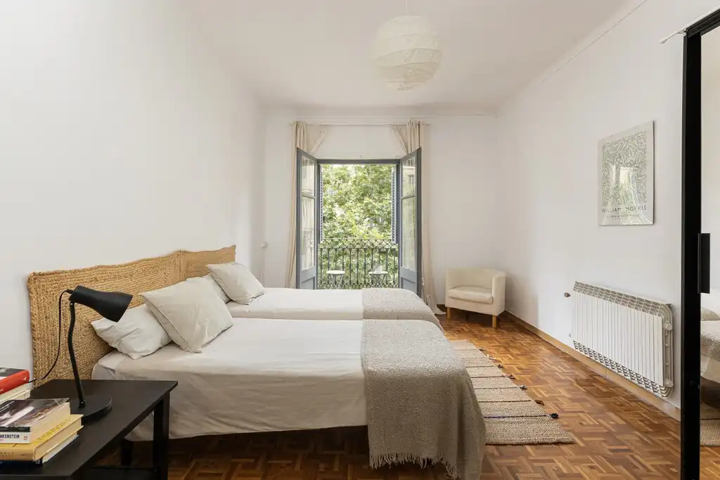 Habitación de Apartamento en venta en Barcelona con Calefacción, Parquet y Balcón