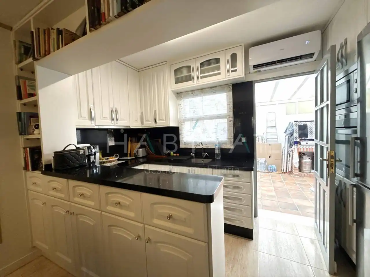 Cuina de Casa o xalet en venda en Pilar de la Horadada amb Aire condicionat, Jardí privat i Terrassa
