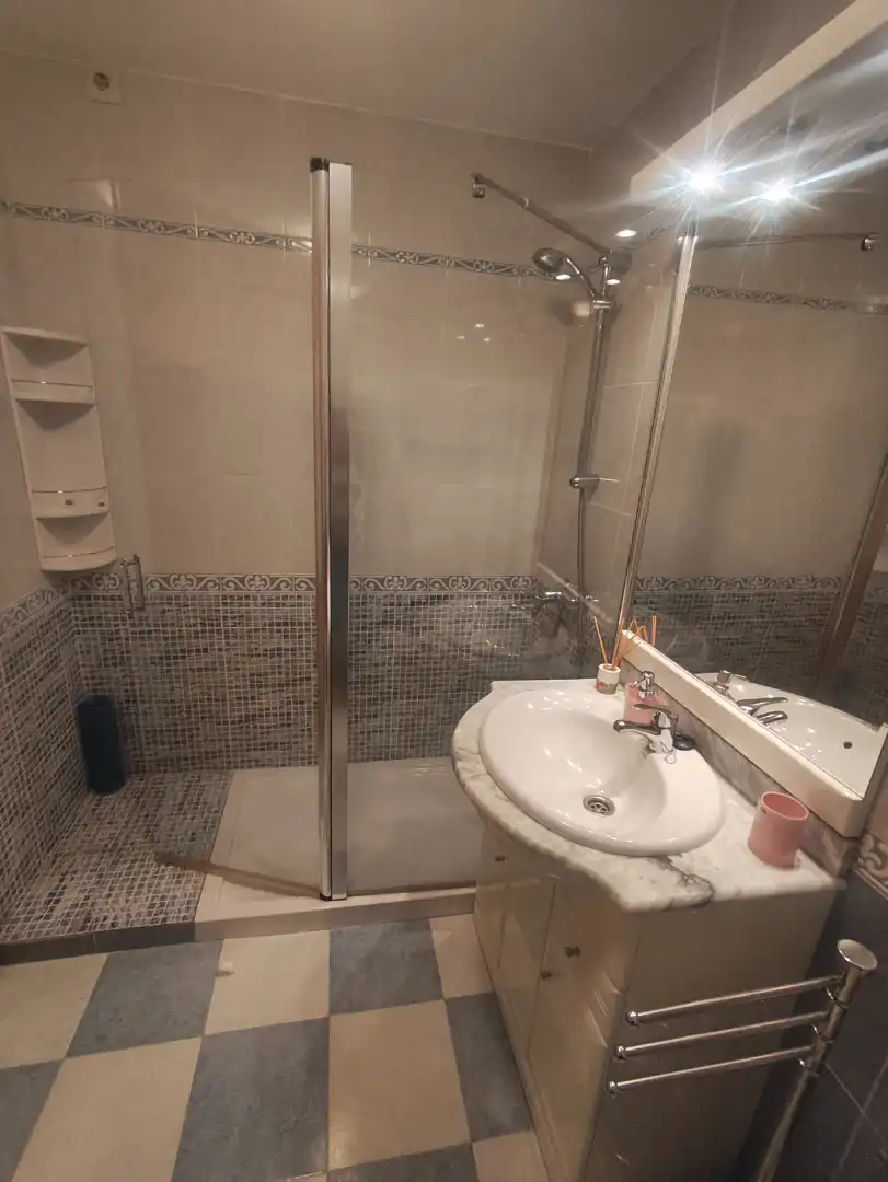 Bathroom of Flat for rent in Valmojado  with Air Conditioner, Heating and Private garden