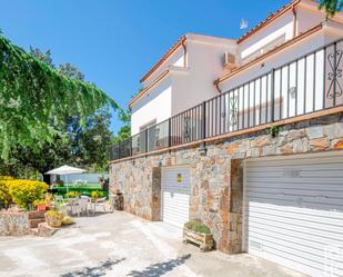 Vista exterior de Casa o xalet en venda en Matadepera amb Calefacció, Terrassa i Piscina