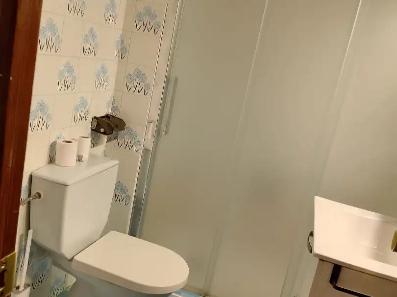Bany de Pis per a compartir en San Bartolomé - Millán de Priego
