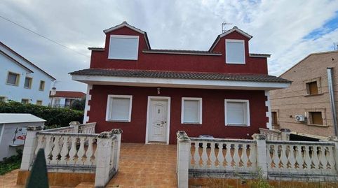SE VENDE casa adosada OKUPA en C Olmos 11 de Méntrida