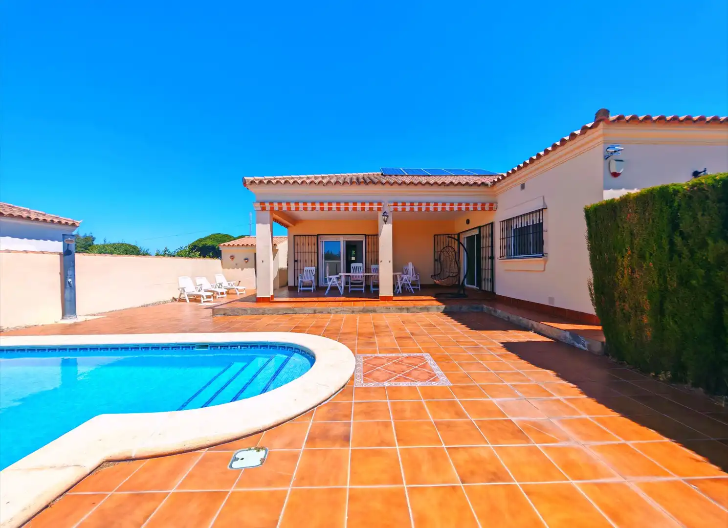 Piscina de Casa o xalet en venda en Chiclana de la Frontera amb Aire condicionat, Jardí privat i Piscina