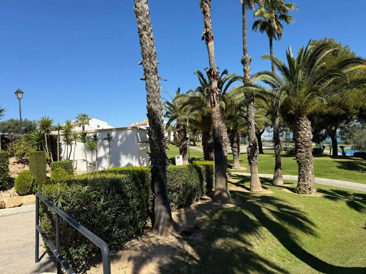 Außenansicht von Wohnung zum Verkauf in Santa Pola mit Klimaanlage, Terrasse und Gemeinschaftspool