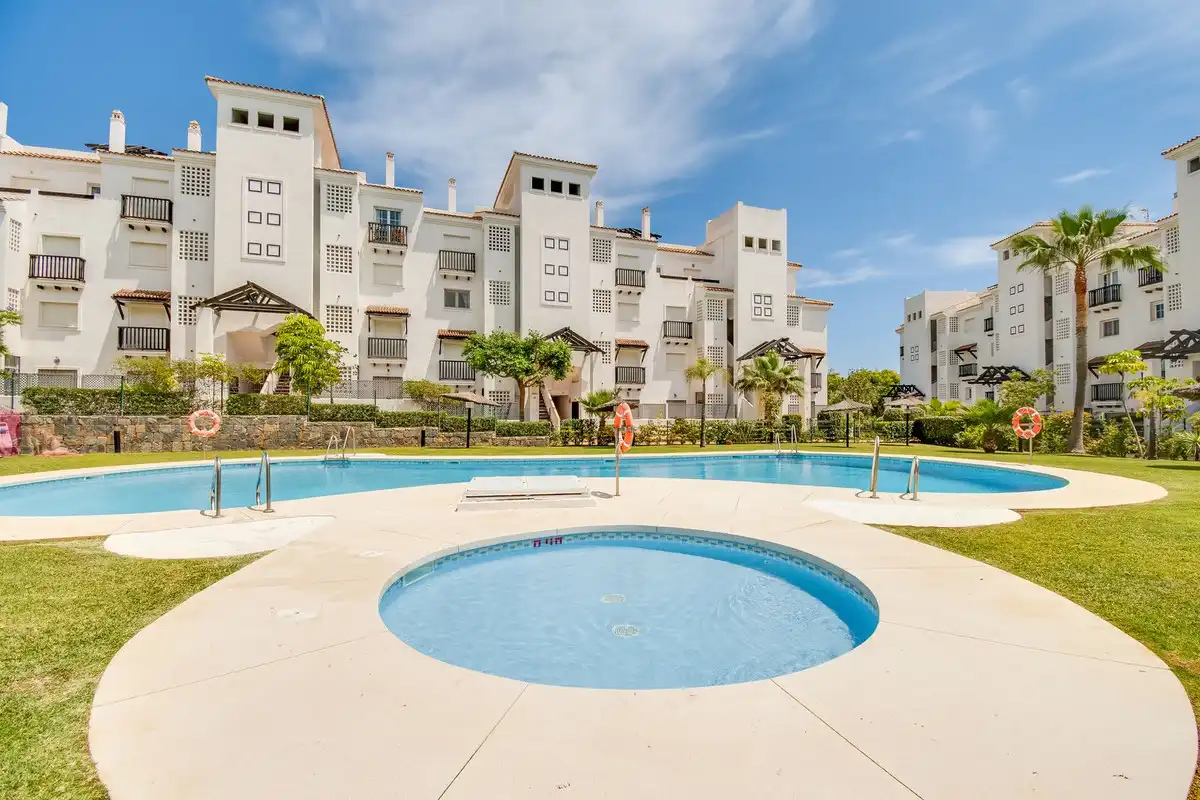 Rez-de-chaussée avec piscine à vendre à San Luis de Sabinillas