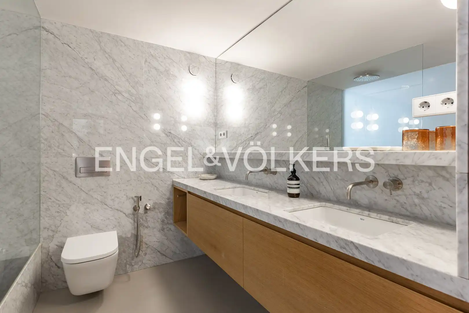 Bathroom of Houses for rent in Barcelona  with Air Conditioner, Heating and Private garden