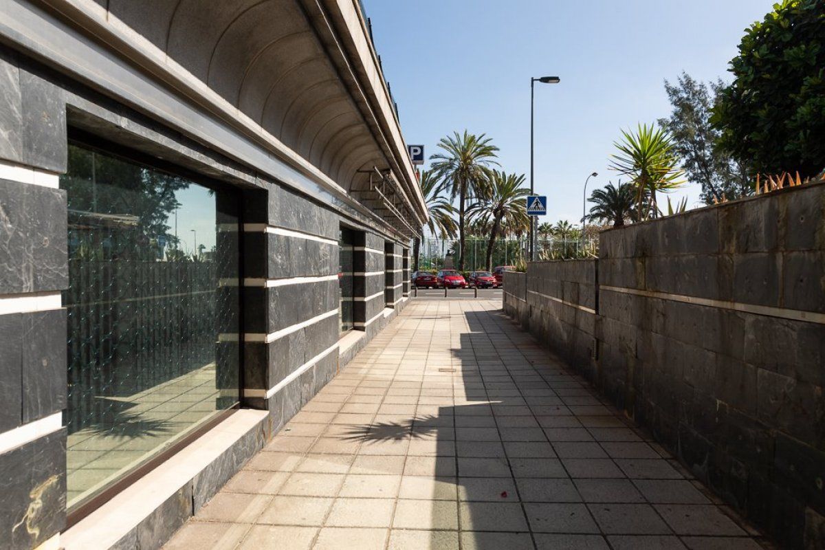 Exterior view of Office for sale in Las Palmas de Gran Canaria  with Air Conditioner