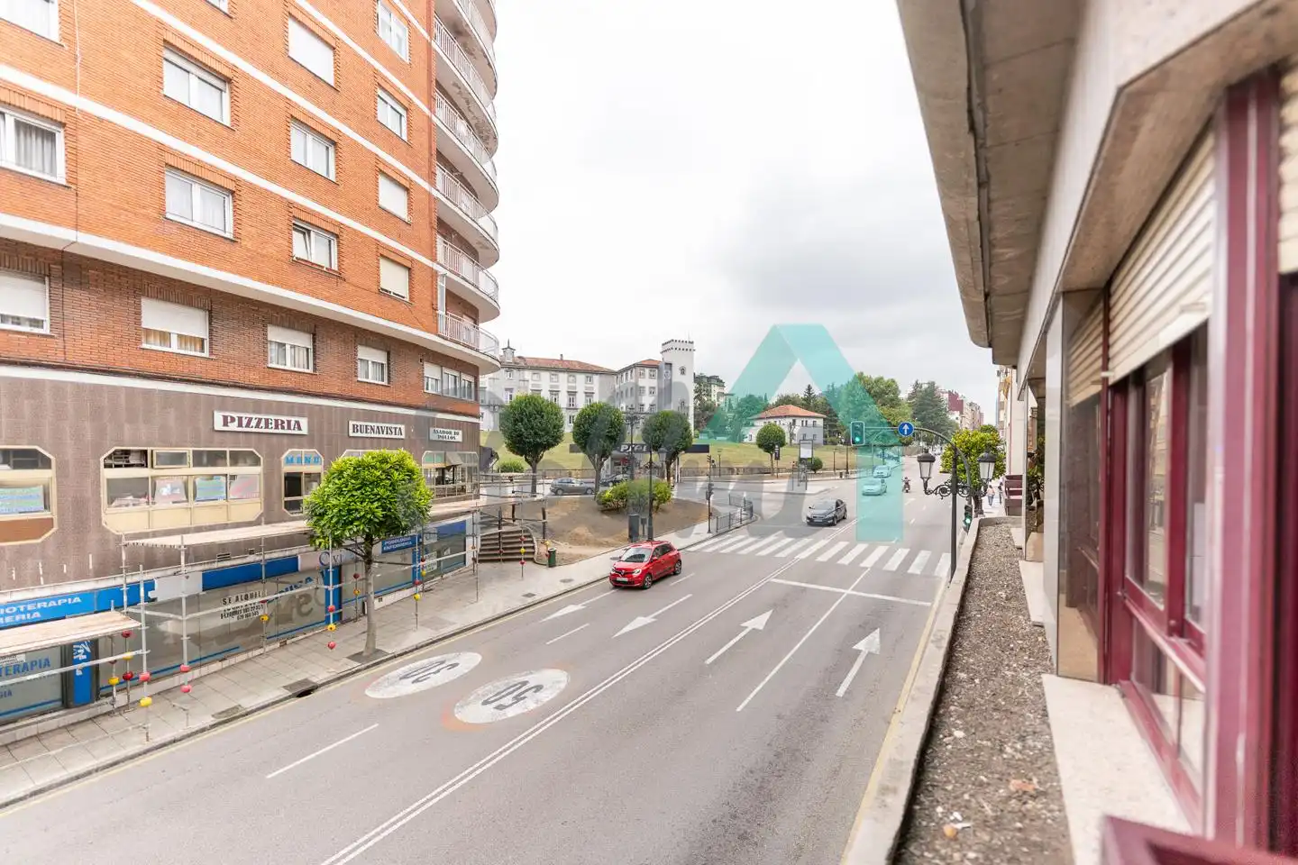 Vista exterior de Pis de lloguer en Oviedo  amb Calefacció, Parquet i Terrassa