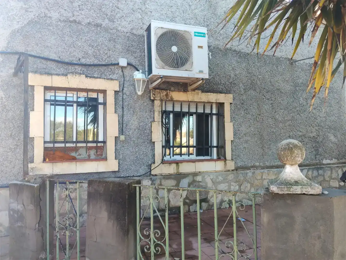 Vista exterior de Casa o xalet en venda en Riba-roja de Túria amb Aire condicionat i Piscina