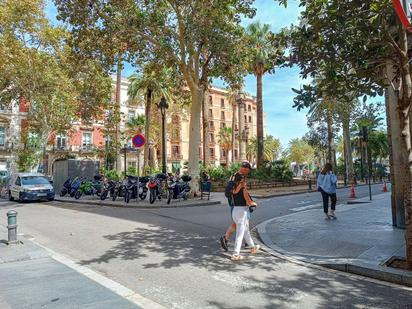 Vista exterior de Local en venda en  Barcelona Capital amb Aire condicionat