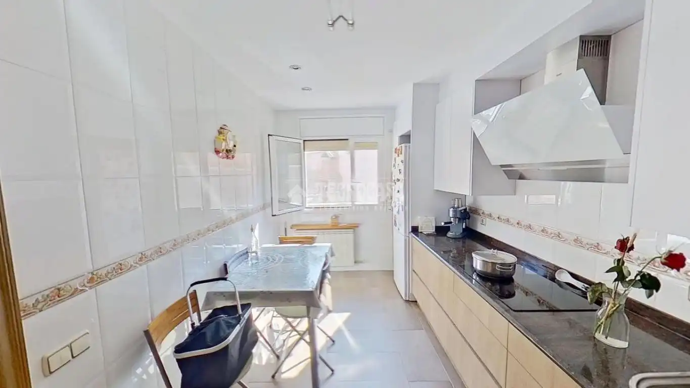 Cocina de Casa adosada en venta en Manresa