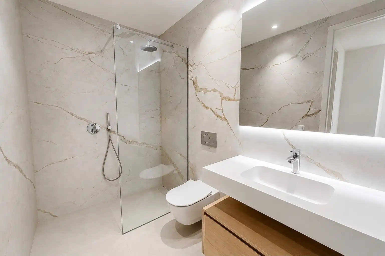 Bany de Apartament en venda en Marbella amb Aire condicionat, Terrassa i Traster