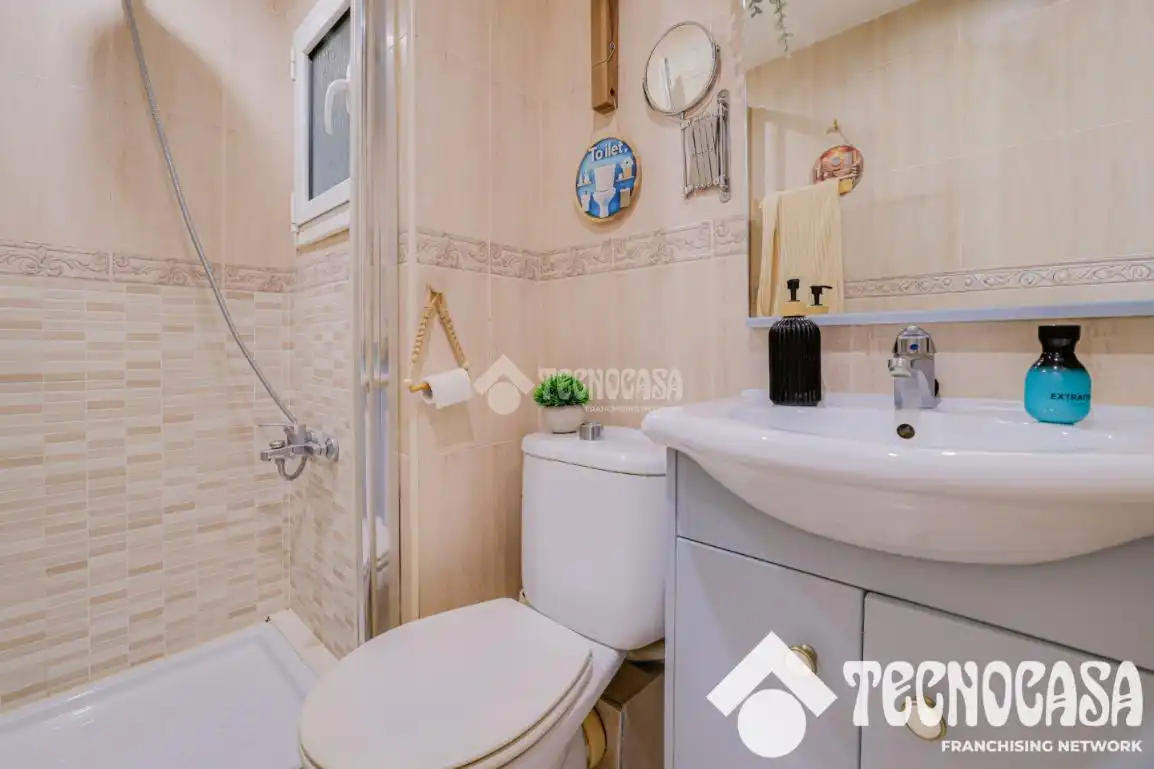 Bathroom of Flat for sale in Barcelona  with Air Conditioner