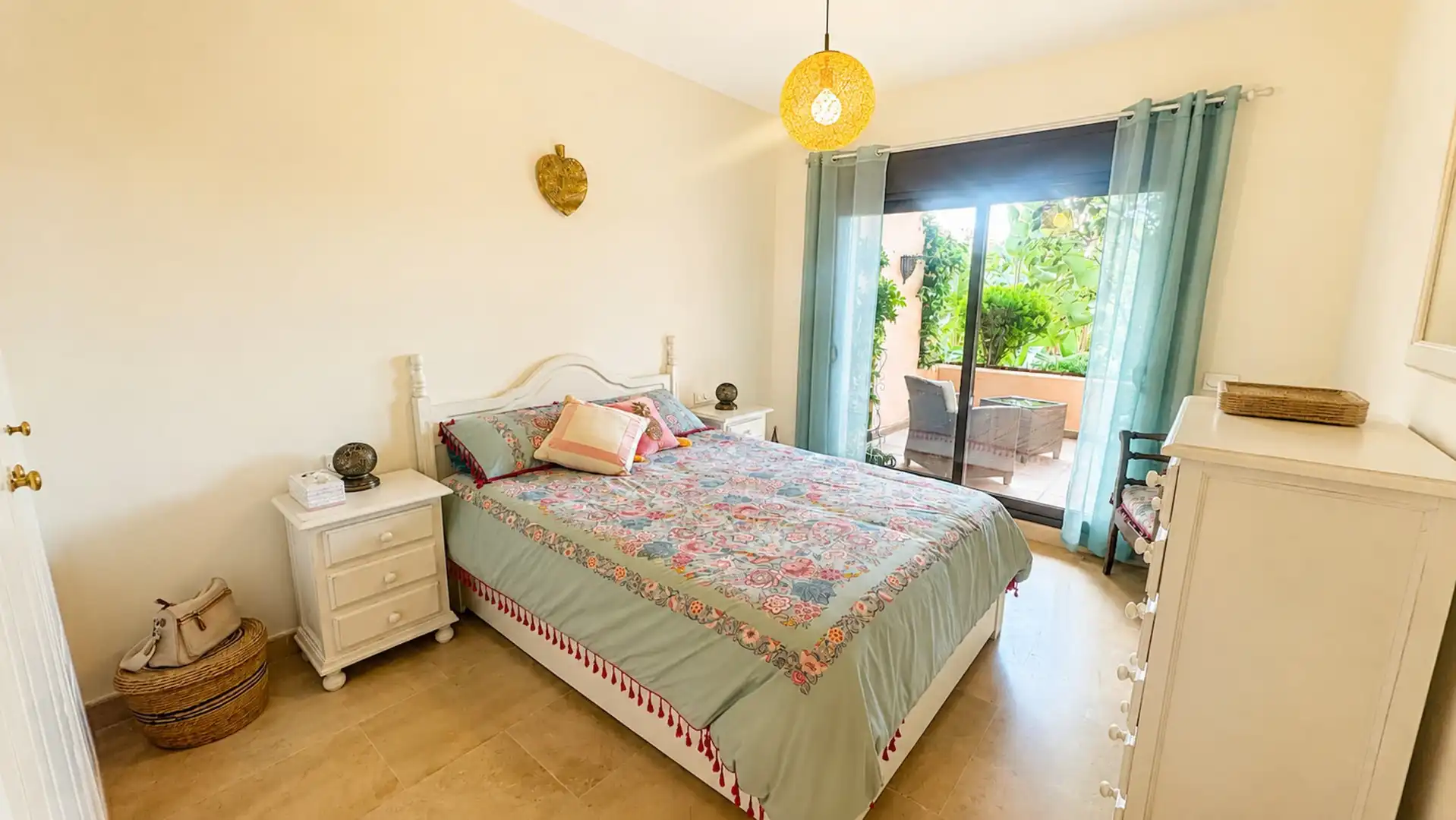 Habitación de Planta baja en venta en Manilva con Aire acondicionado, Terraza y Amueblado