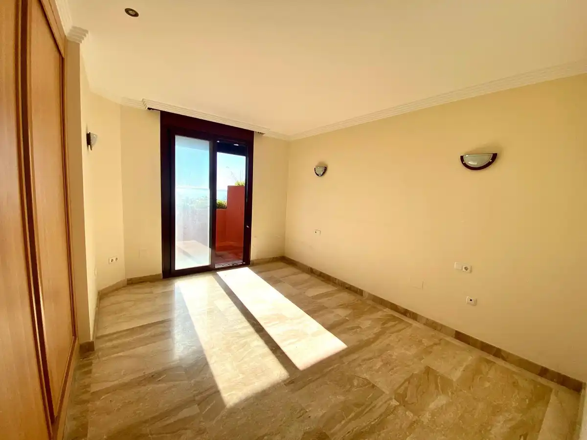 Dormitori de Apartament en venda en Estepona amb Terrassa, Traster i Moblat