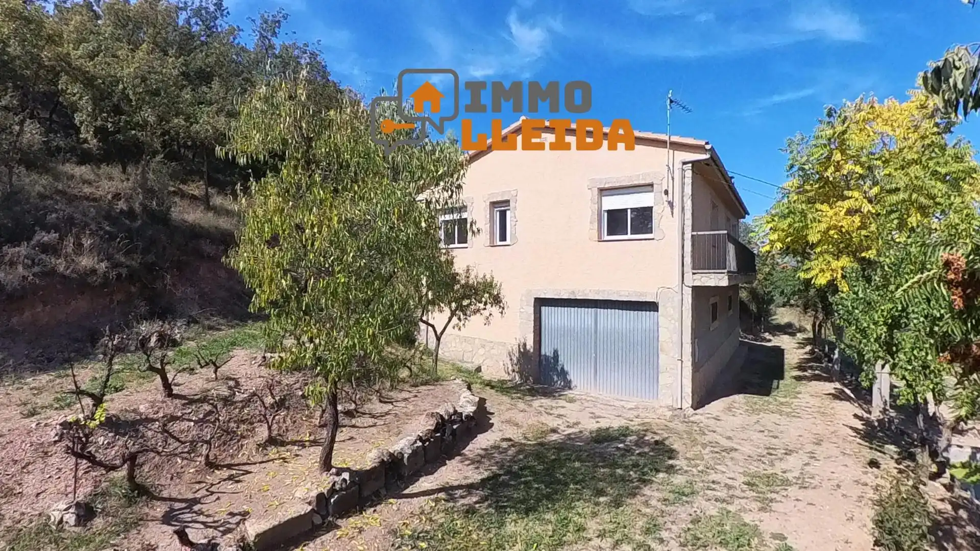 Vista exterior de Casa o xalet en venda en Les Avellanes i Santa Linya amb Calefacció, Terrassa i Balcó