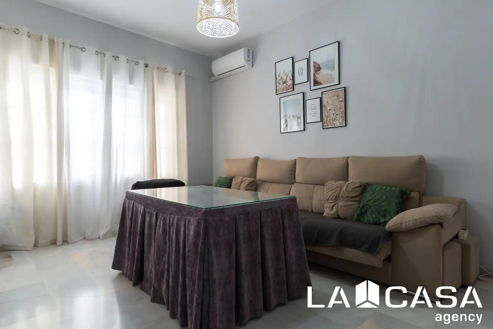 Sala d'estar de Casa o xalet en venda en Dos Hermanas