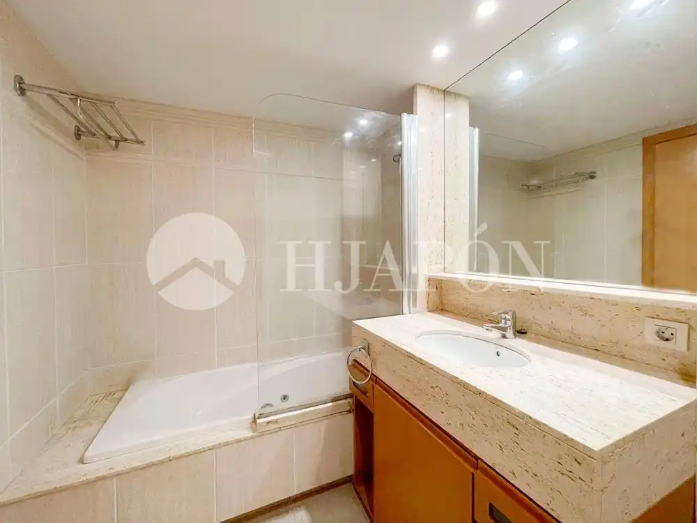 Baño de Casa adosada en venta en El Masnou con Calefacción, Jardín privado y Terraza
