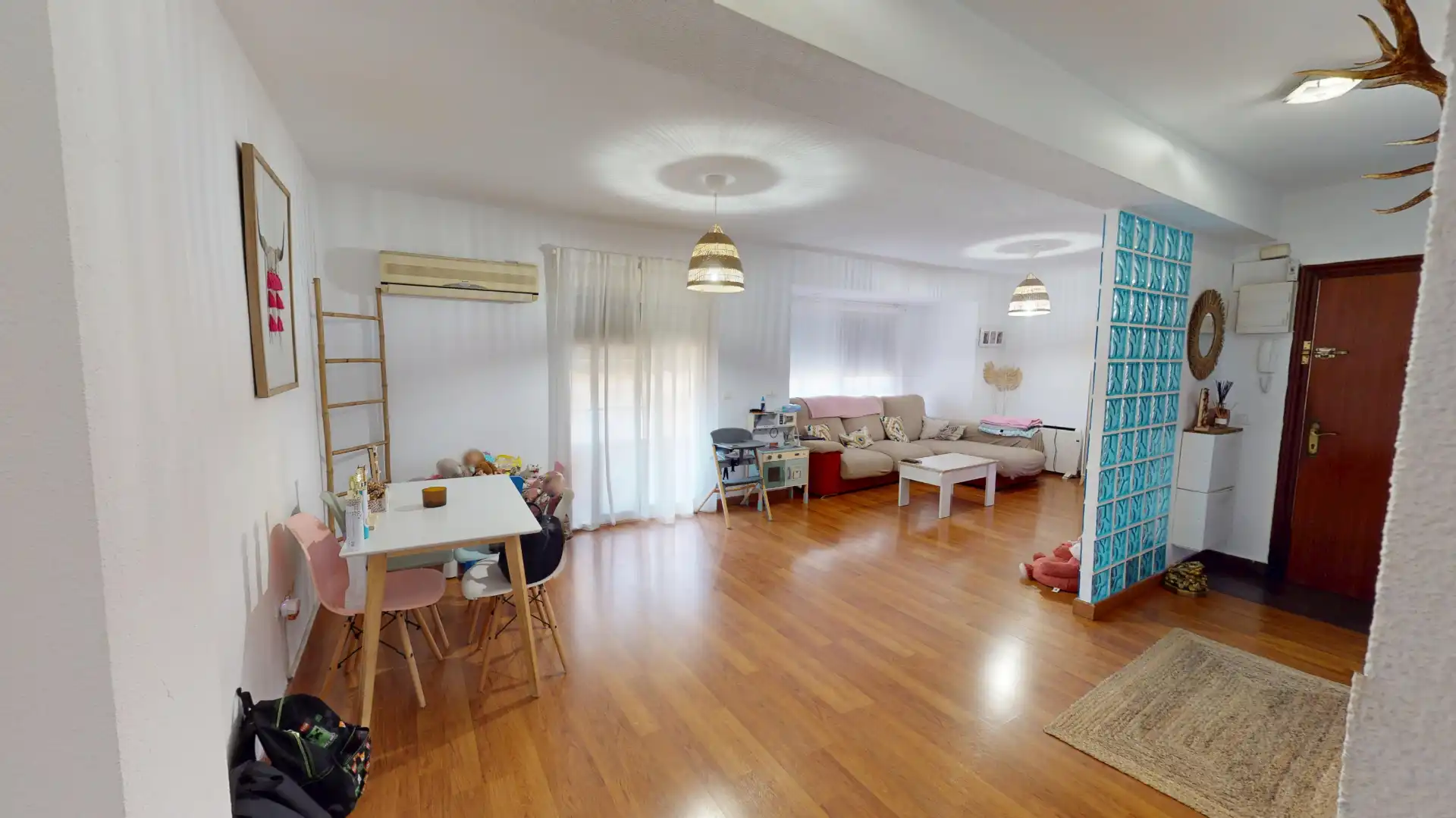 Living room of Flat for sale in Alicante / Alacant  with Air Conditioner, Parquet flooring and Terrace