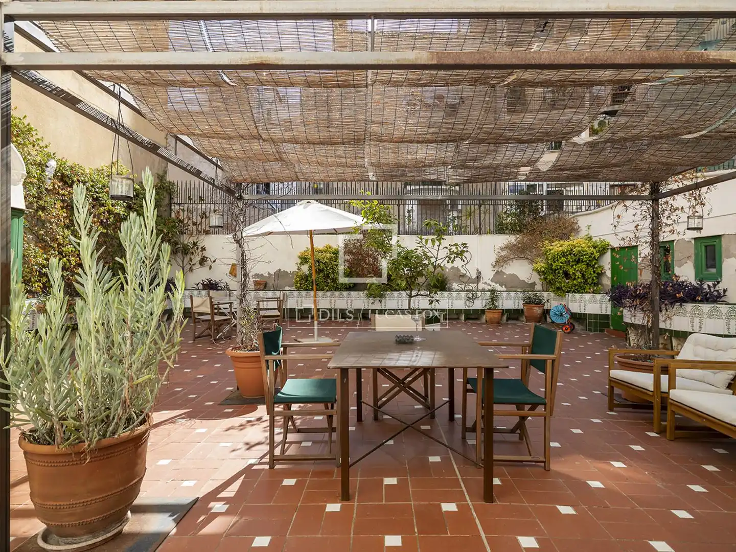 Piso con terraza en venta en Ciutat Vella