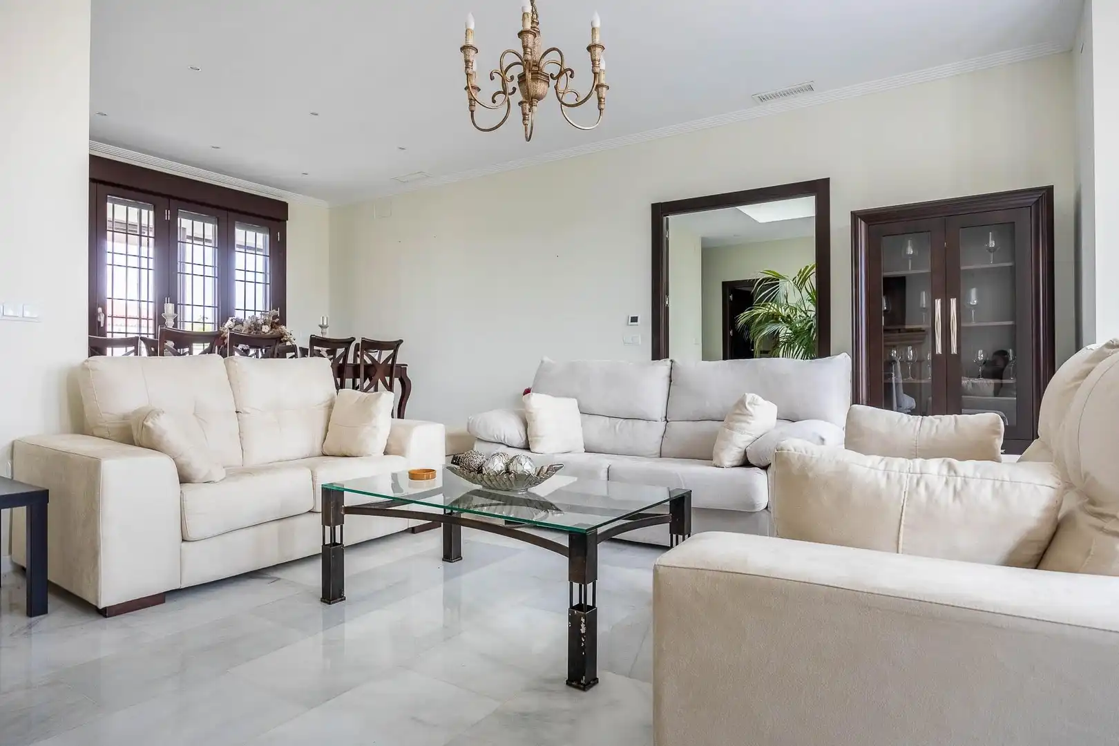 Sala d'estar de Casa o xalet en venda en Villamanrique de la Condesa amb Aire condicionat, Calefacció i Jardí privat