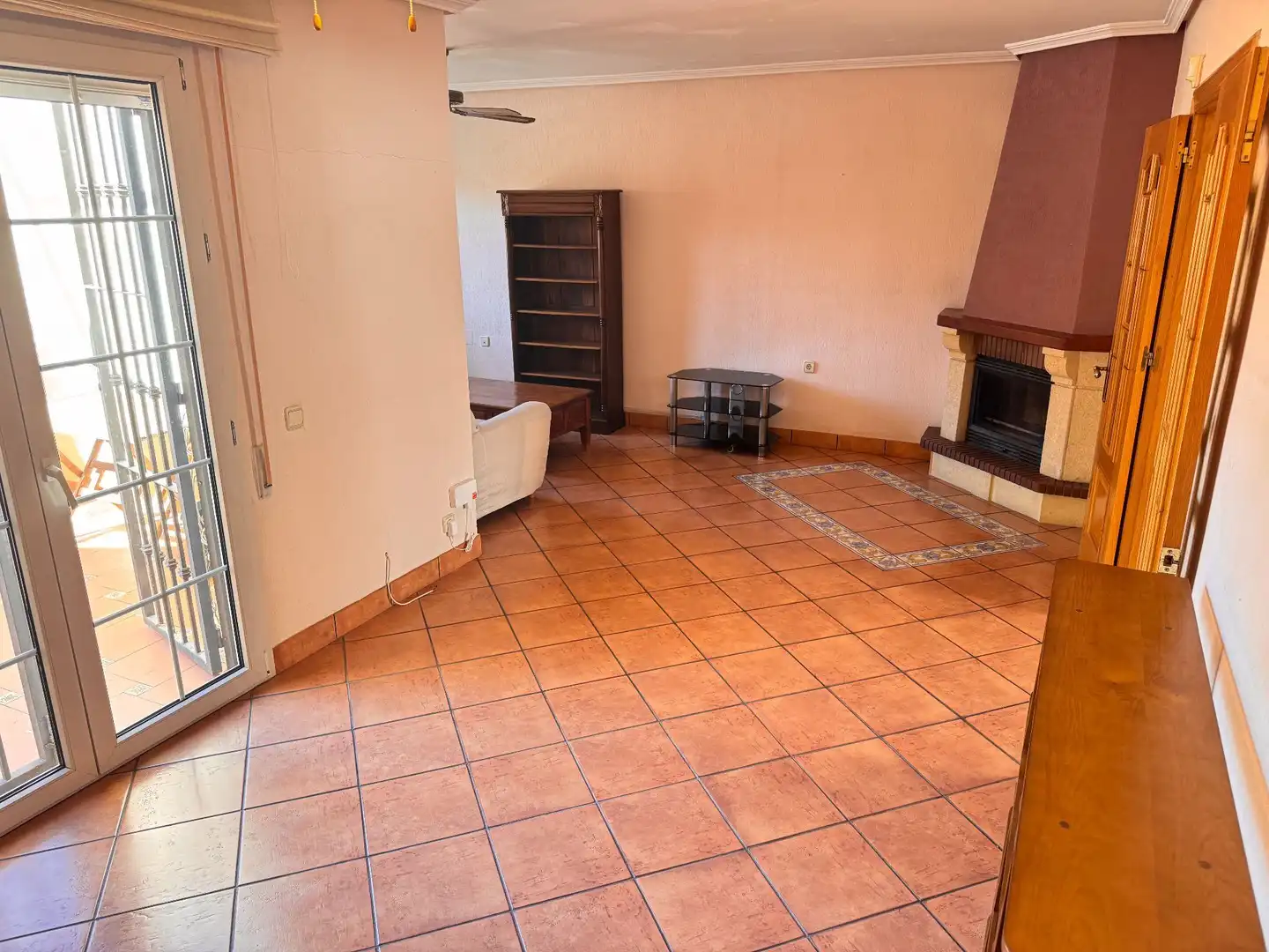 Sala d'estar de Casa adosada en venda en Roquetas de Mar amb Aire condicionat, Terrassa i Traster