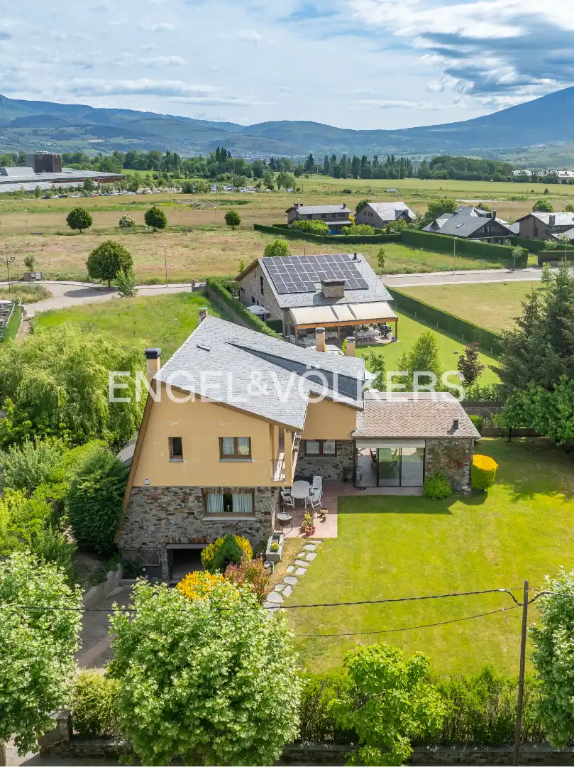 Casa o xalet en venda en Puigcerdà amb Calefacció, Jardí privat i Parquet
