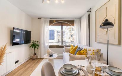 Living room of Flat for sale in  Barcelona Capital  with Heating and Furnished