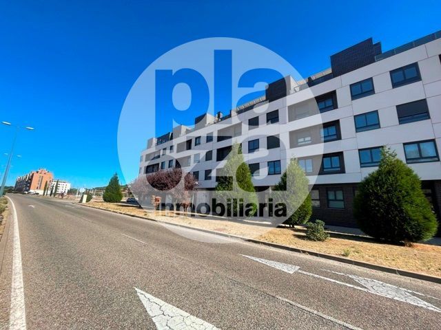 Vista exterior de Pis de lloguer en Burgos Capital amb Calefacció, Parquet i Terrassa