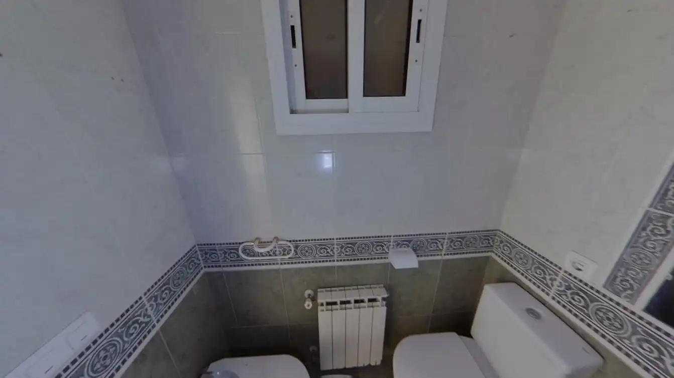 Bathroom of Flat for sale in Zaragoza  with Heating