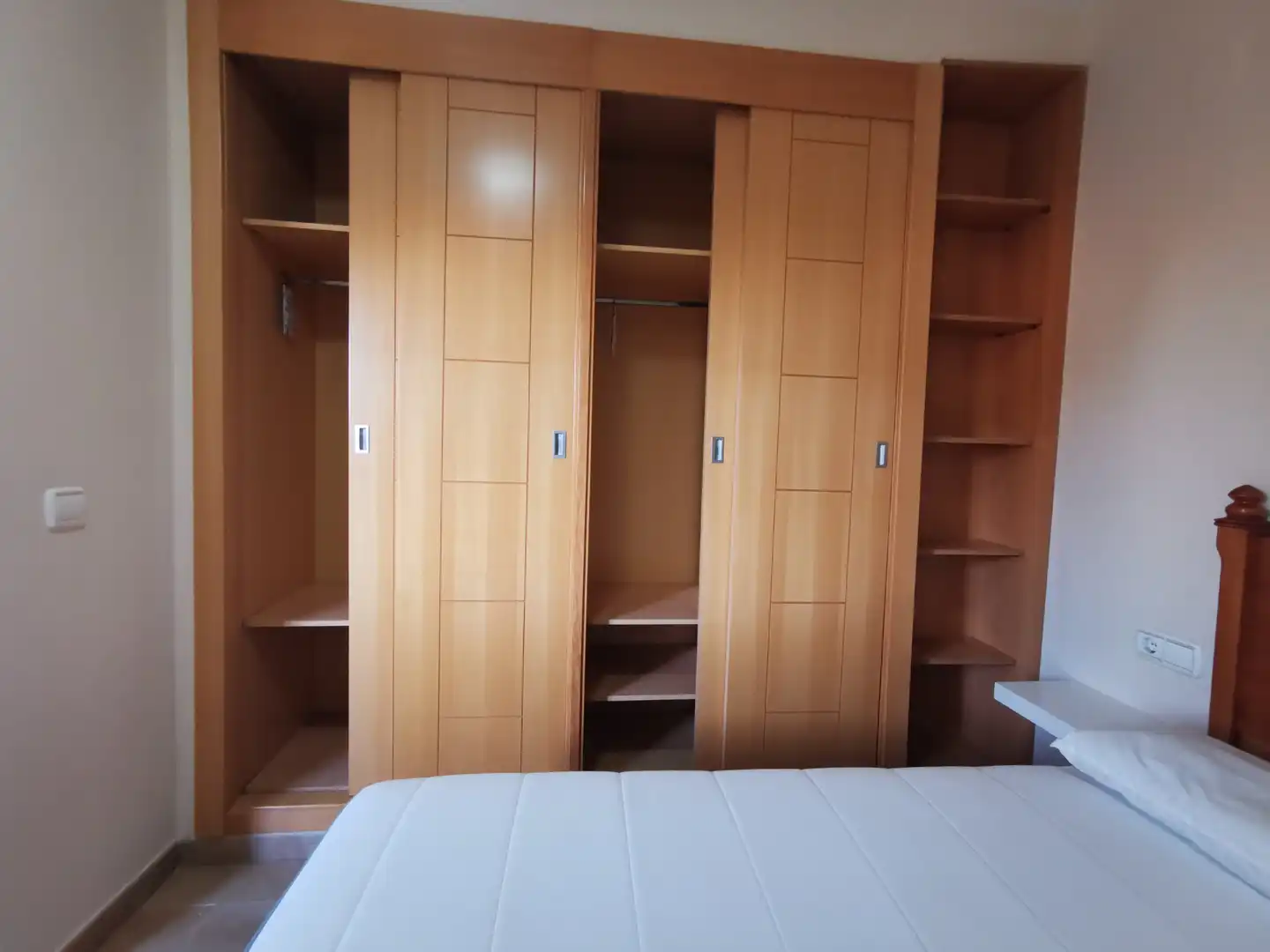 Schlafzimmer von Wohnung zur Miete in Málaga mit Klimaanlage, Heizung und Möbliert