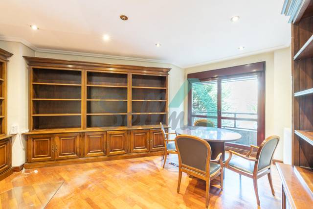 Oficina en Alquiler en De América en Plaza de América