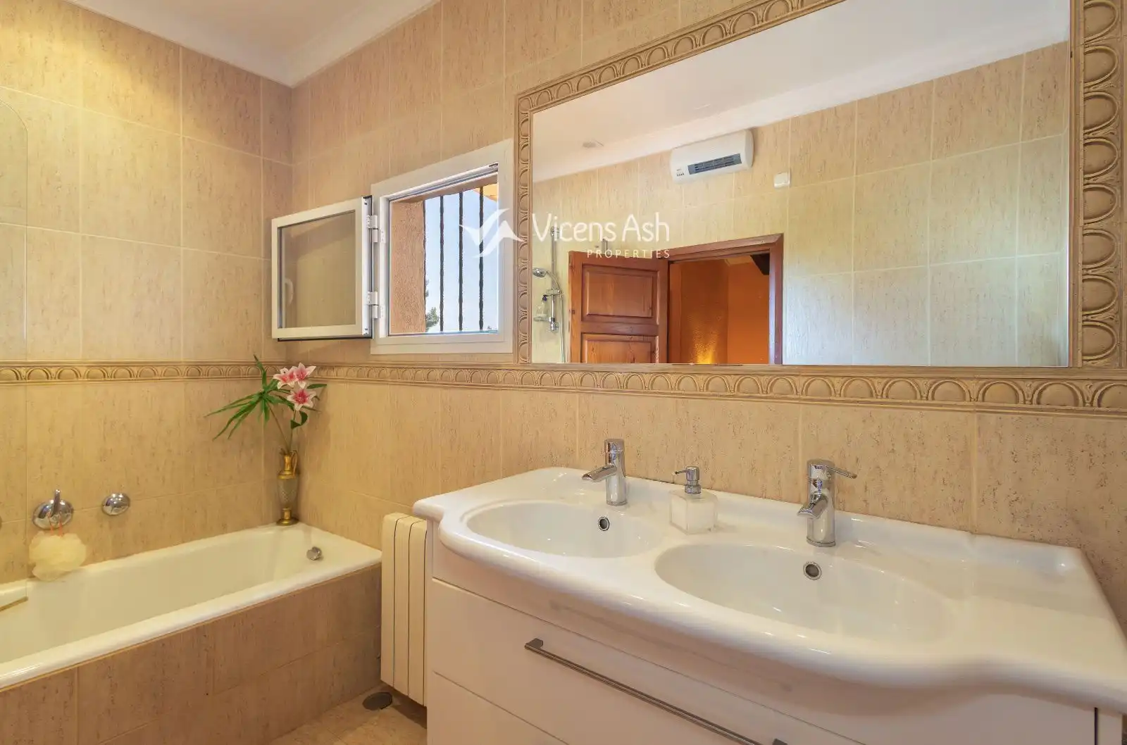 Bathroom of Houses for sale in Jávea / Xàbia  with Storage room, Swimming Pool and Furnished