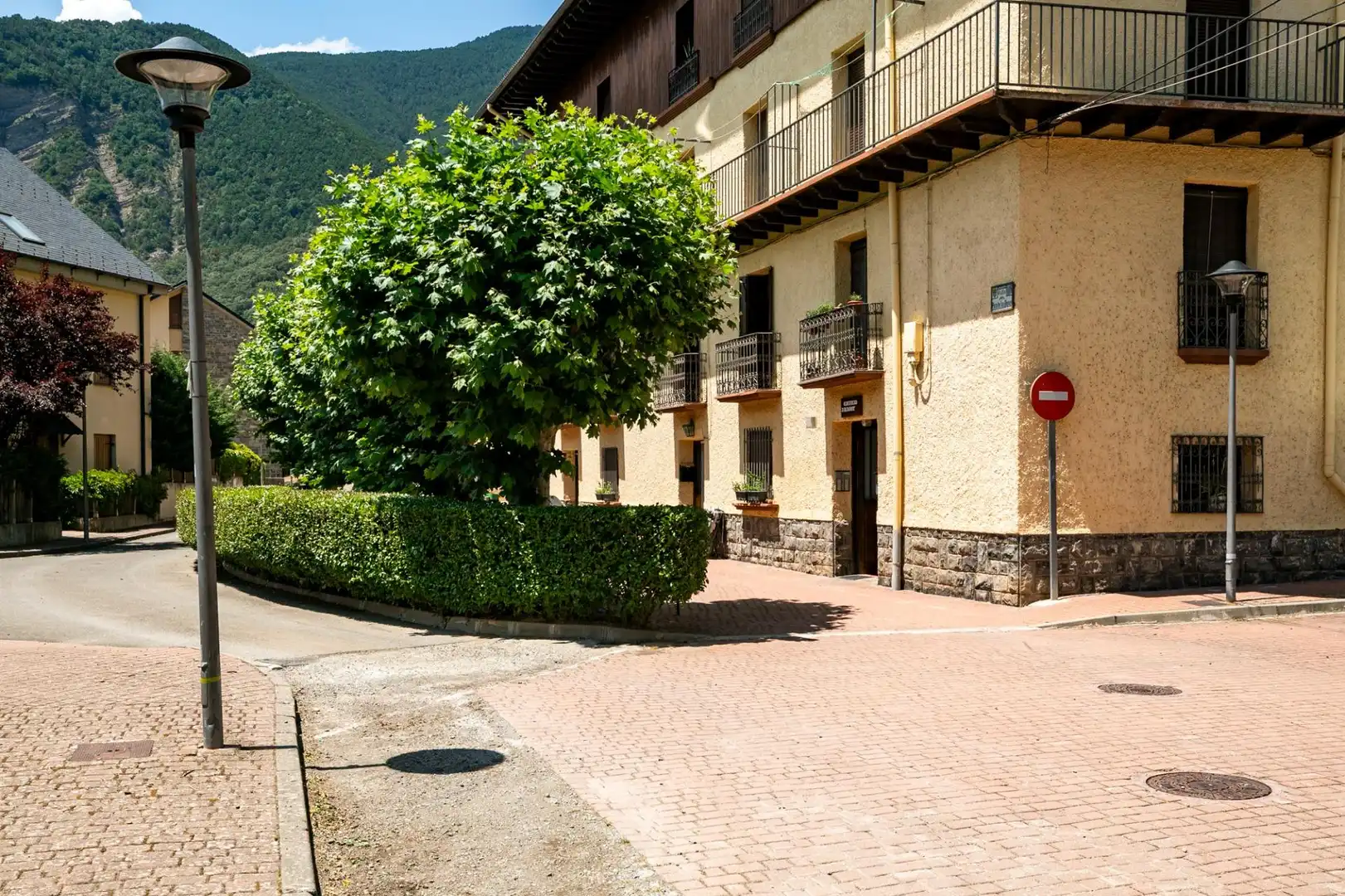 Vista exterior de Pis en venda en Villanúa amb Calefacció, Traster i Moblat