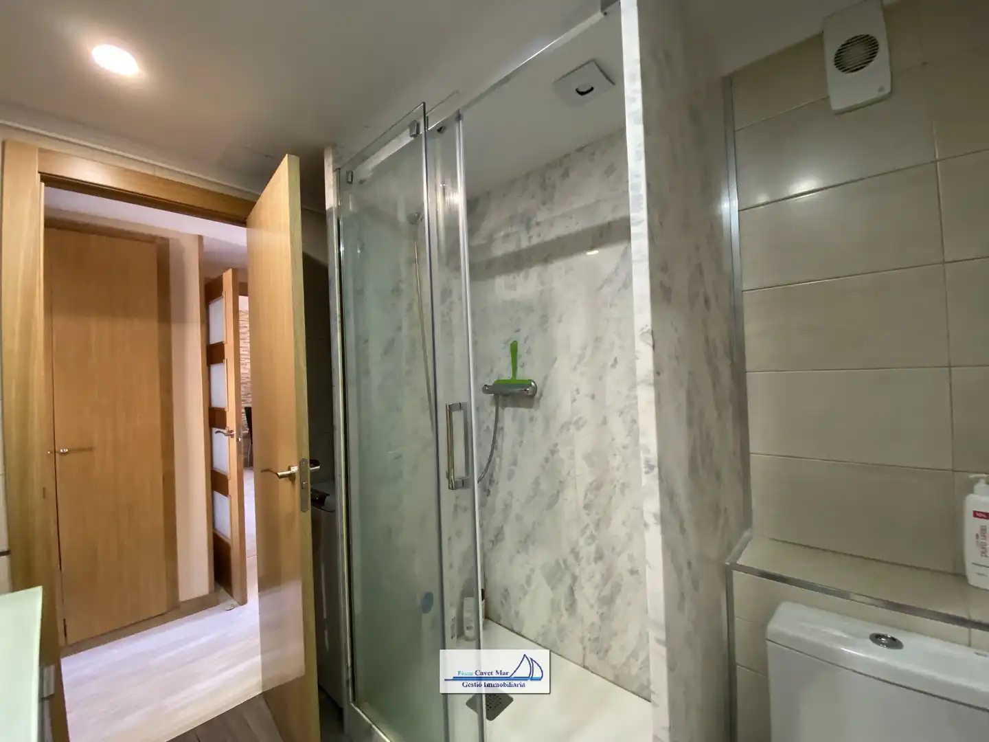 Bany de Apartament en venda en Cambrils amb Parquet, Moblat i Piscina comunitària