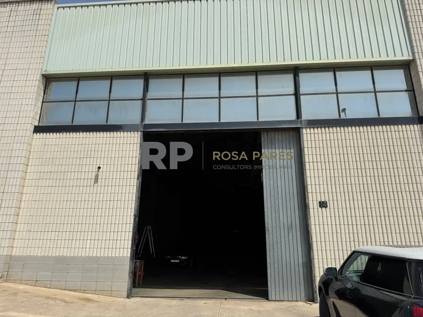 Vista exterior de Nave industrial en venta en Tona